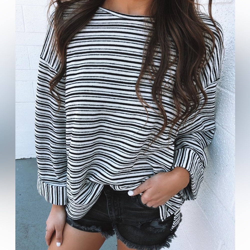 Black and white striped Sweaterlike top - Picture 6 of 11